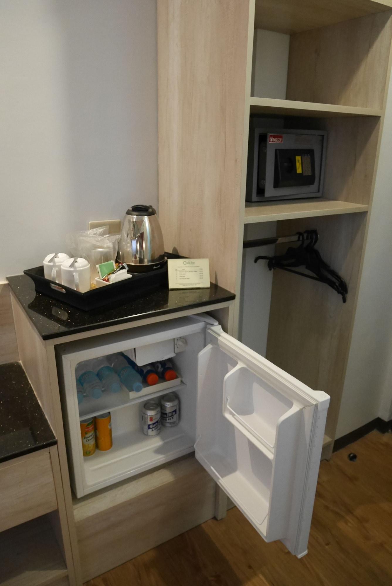Circle Inn Hotel And Suites Баколод Екстериор снимка