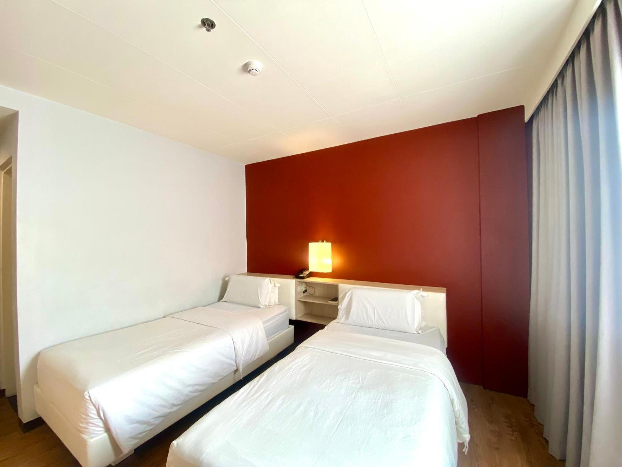 Circle Inn Hotel And Suites Баколод Екстериор снимка