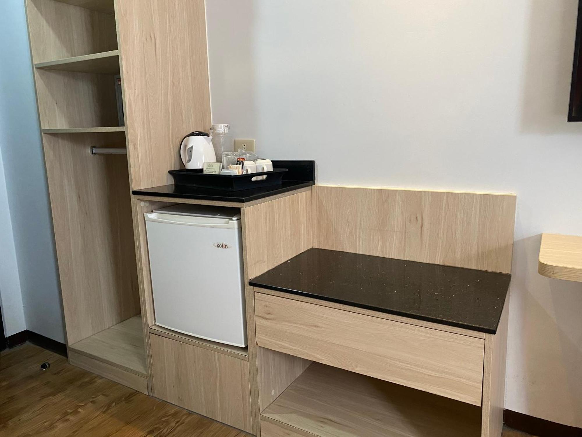 Circle Inn Hotel And Suites Баколод Екстериор снимка