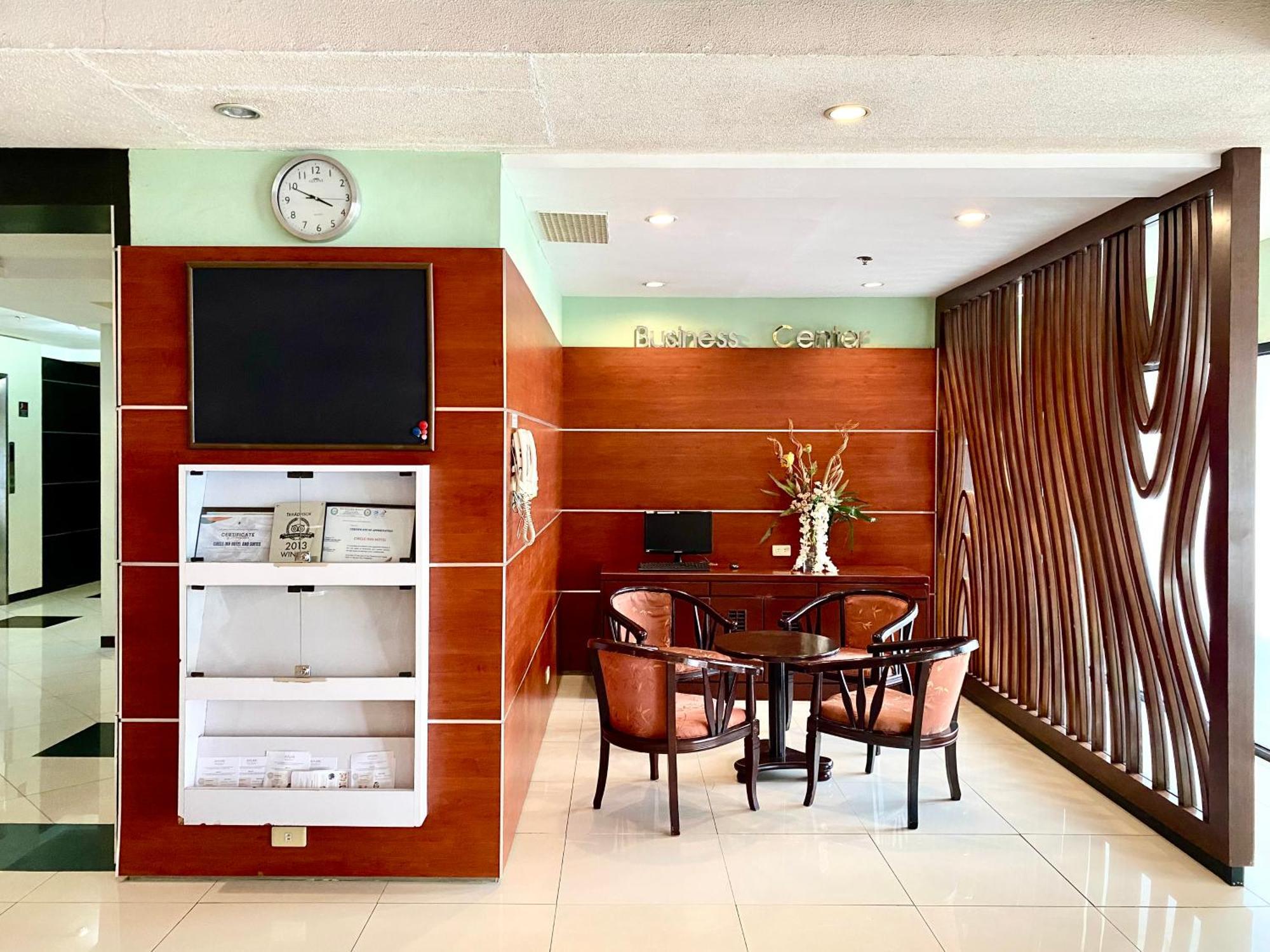 Circle Inn Hotel And Suites Баколод Екстериор снимка