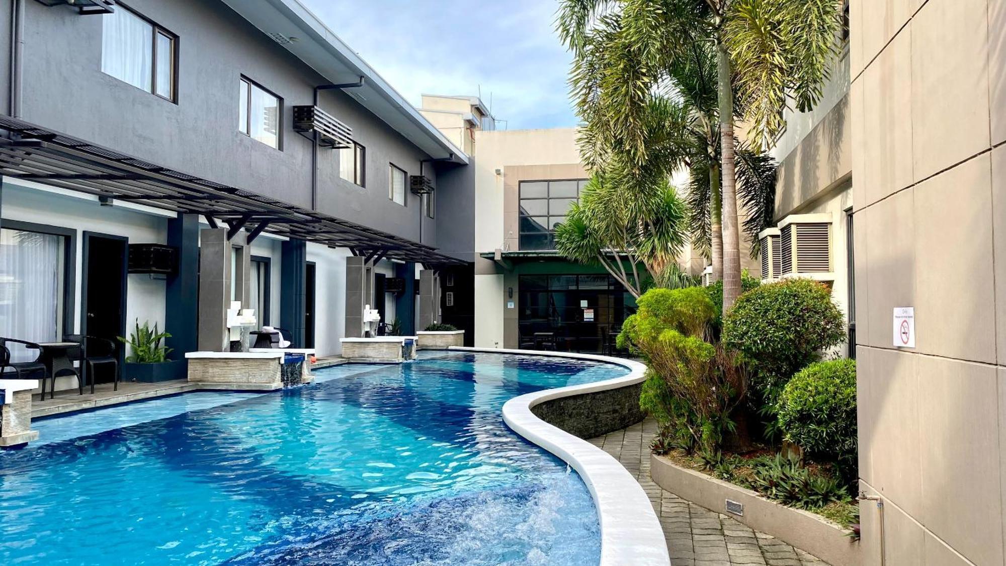Circle Inn Hotel And Suites Баколод Екстериор снимка