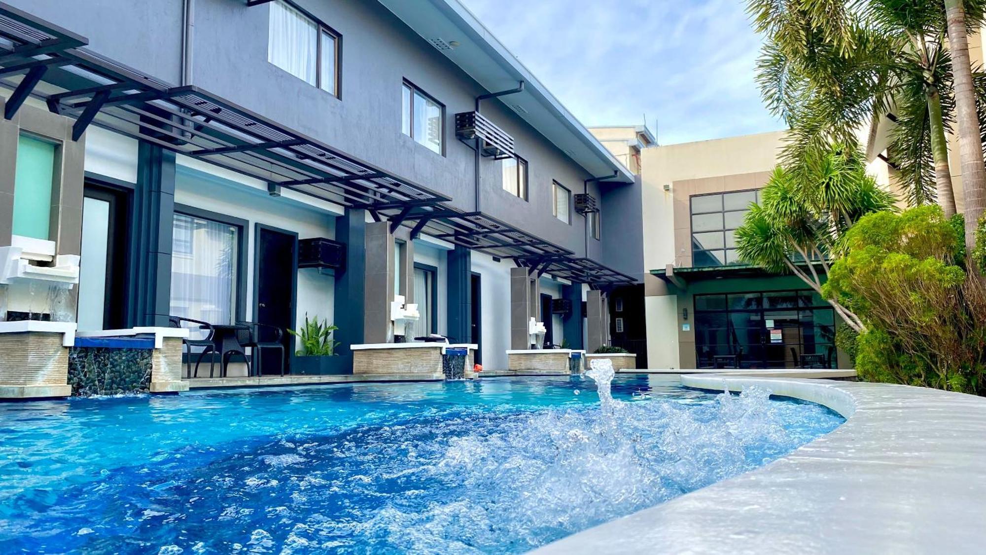 Circle Inn Hotel And Suites Баколод Екстериор снимка