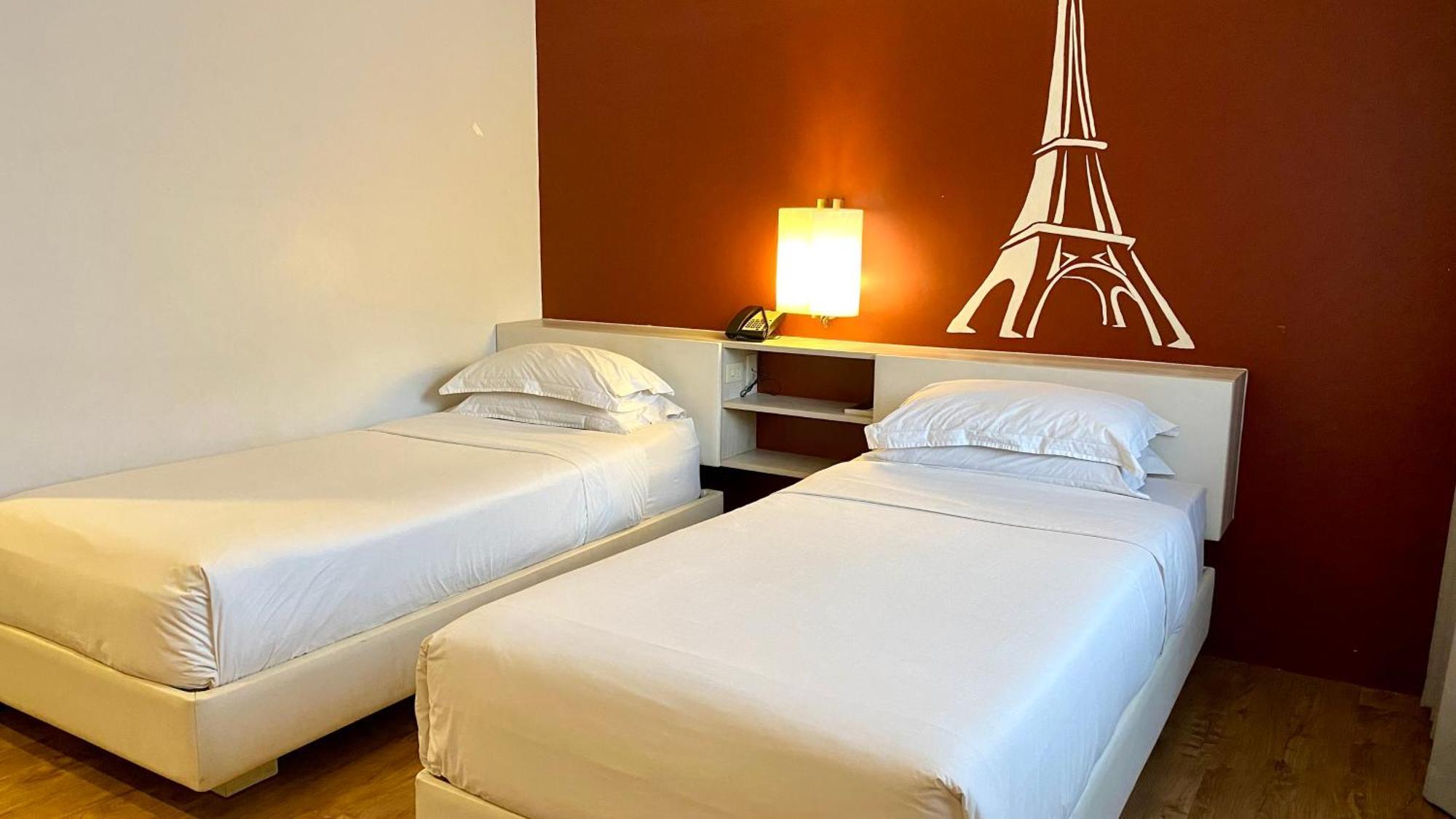 Circle Inn Hotel And Suites Баколод Екстериор снимка