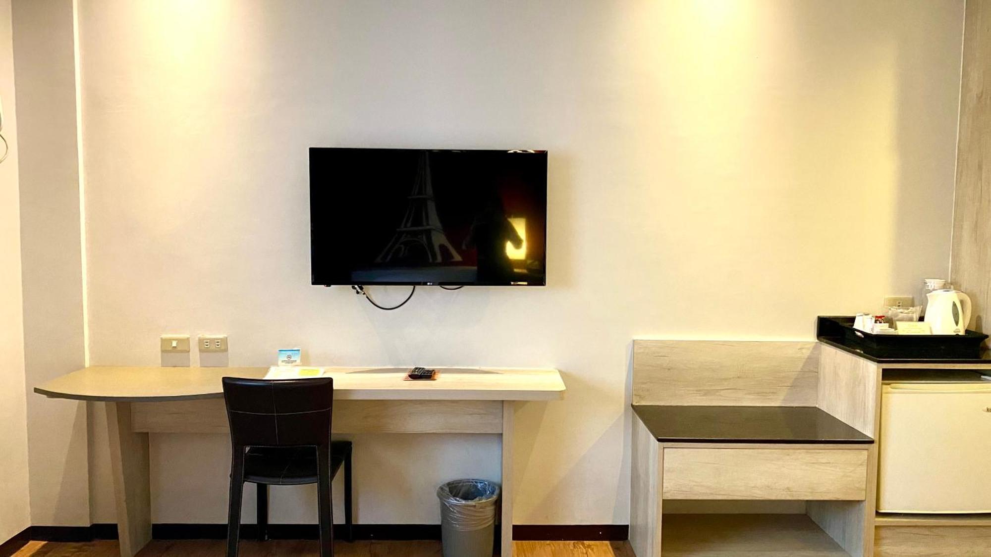 Circle Inn Hotel And Suites Баколод Екстериор снимка