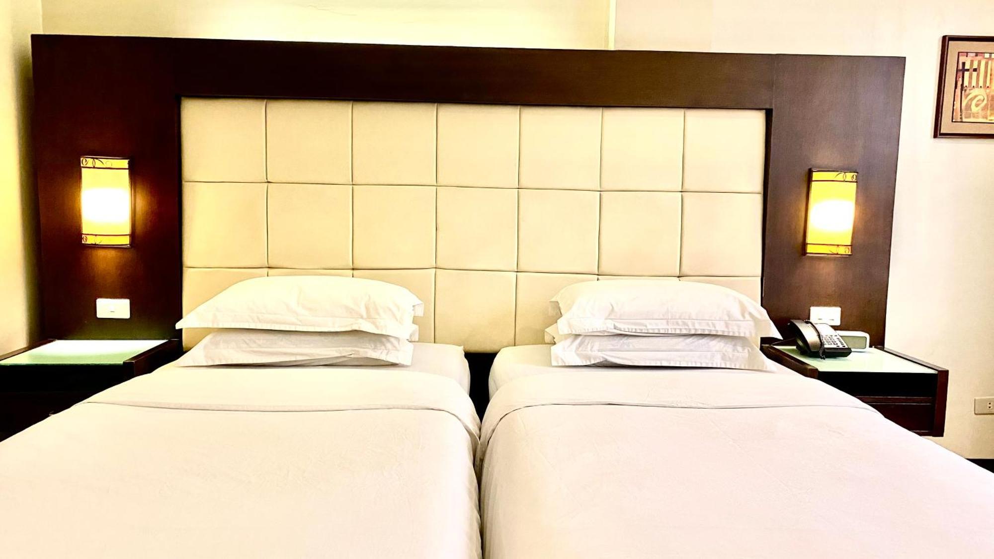 Circle Inn Hotel And Suites Баколод Екстериор снимка