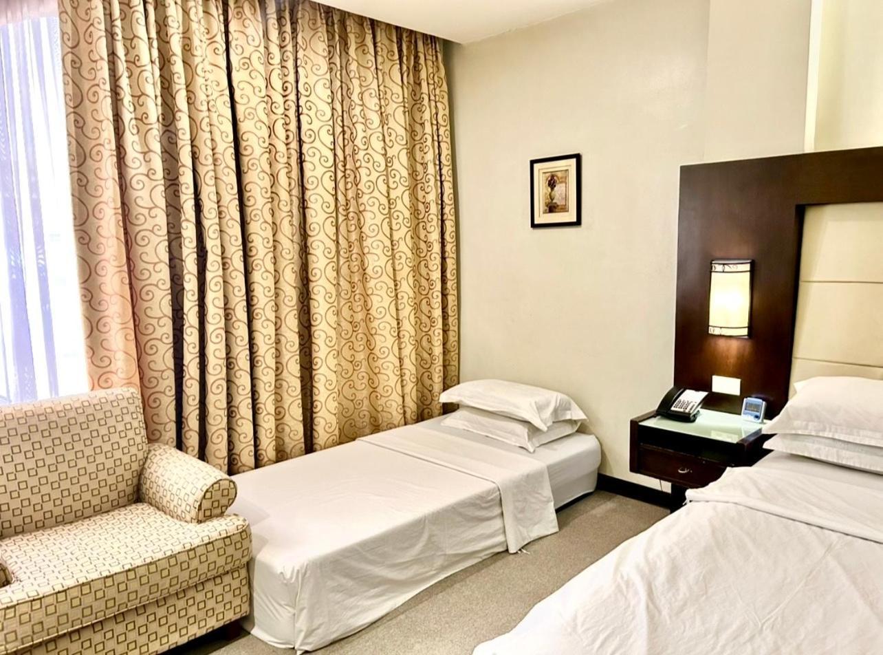 Circle Inn Hotel And Suites Баколод Екстериор снимка