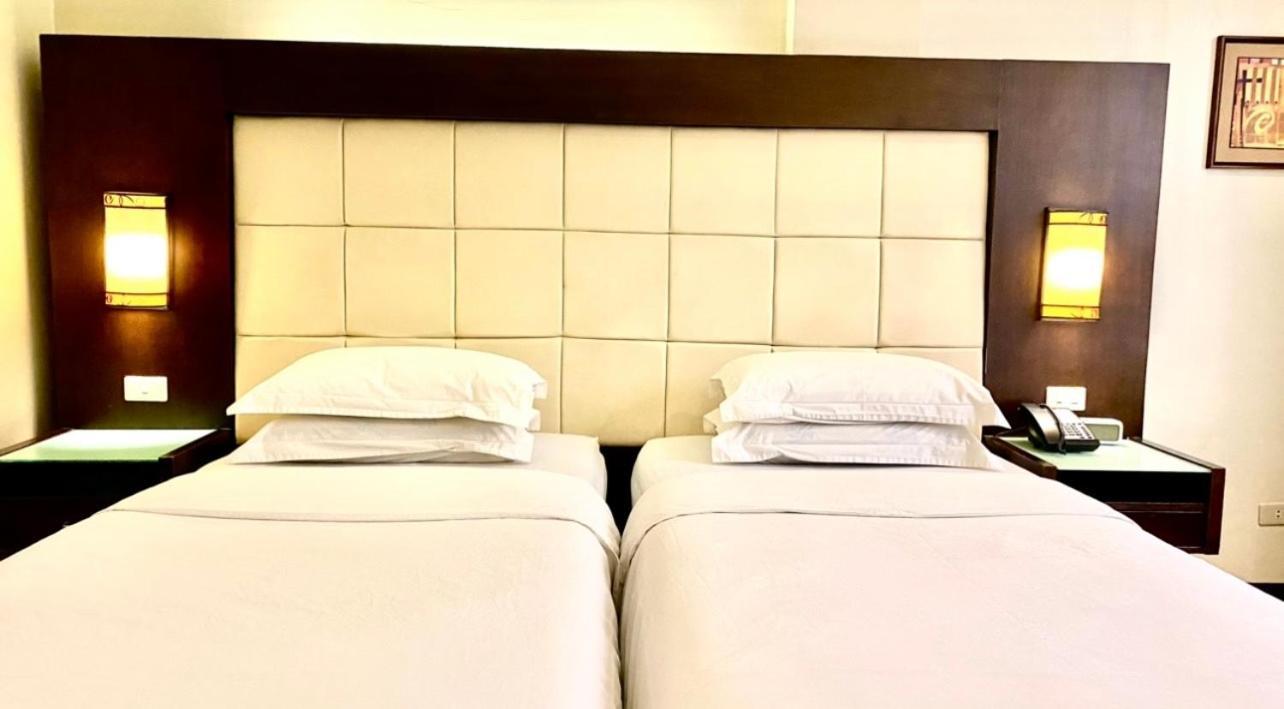 Circle Inn Hotel And Suites Баколод Екстериор снимка