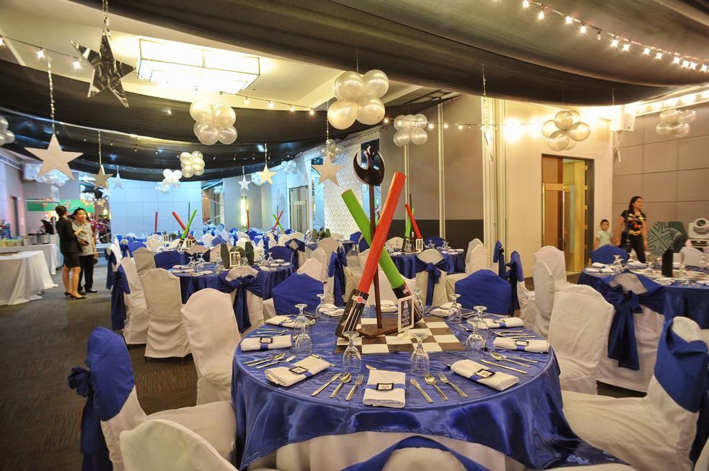 Circle Inn Hotel And Suites Баколод Екстериор снимка
