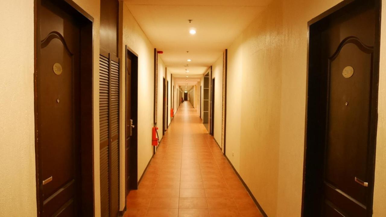 Circle Inn Hotel And Suites Баколод Екстериор снимка