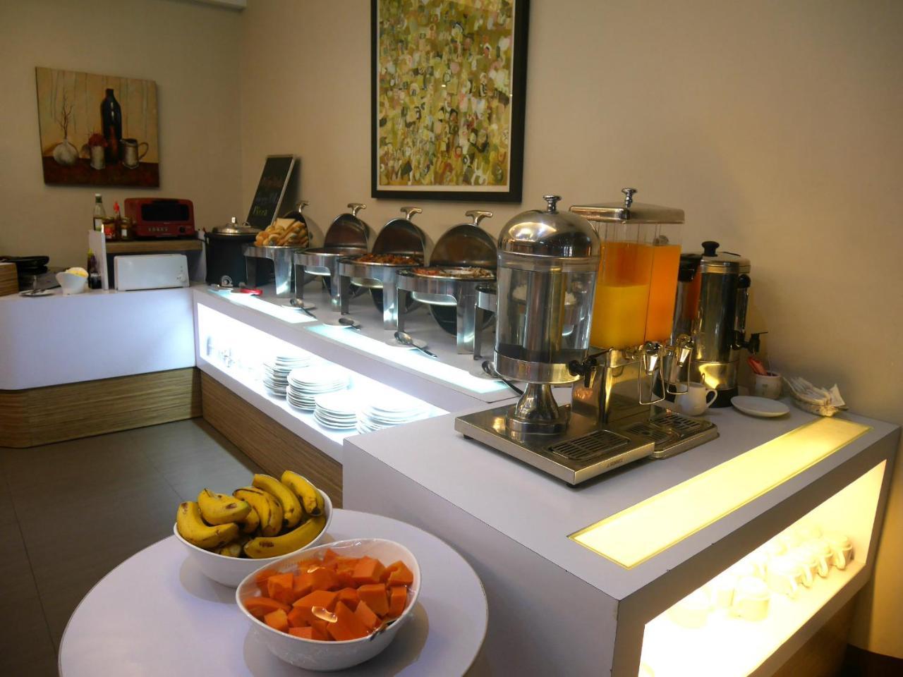 Circle Inn Hotel And Suites Баколод Екстериор снимка