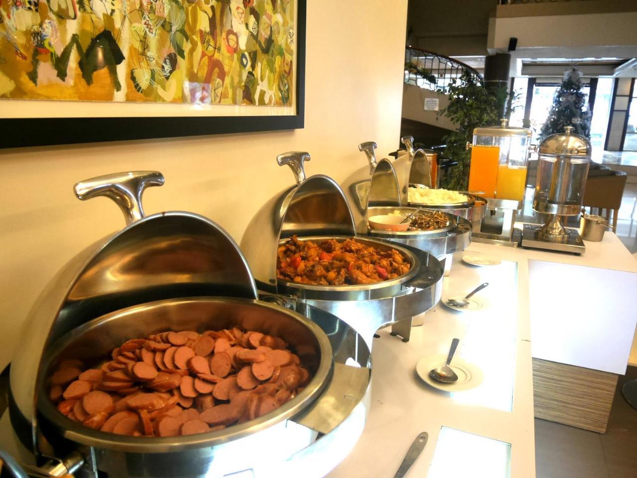 Circle Inn Hotel And Suites Баколод Екстериор снимка